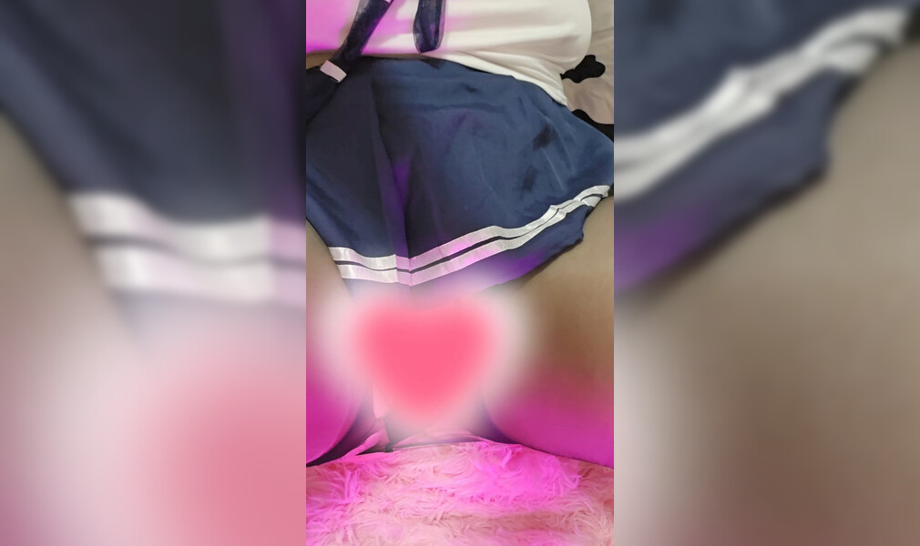 Дырочка в колготках для киски