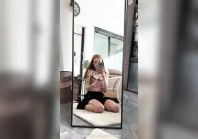 Что же там под юбочкой?